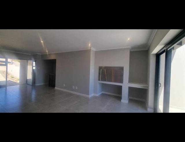 3 BEDROOM TOWNHOUSE FOR SALE IN FRAAIUITSIG